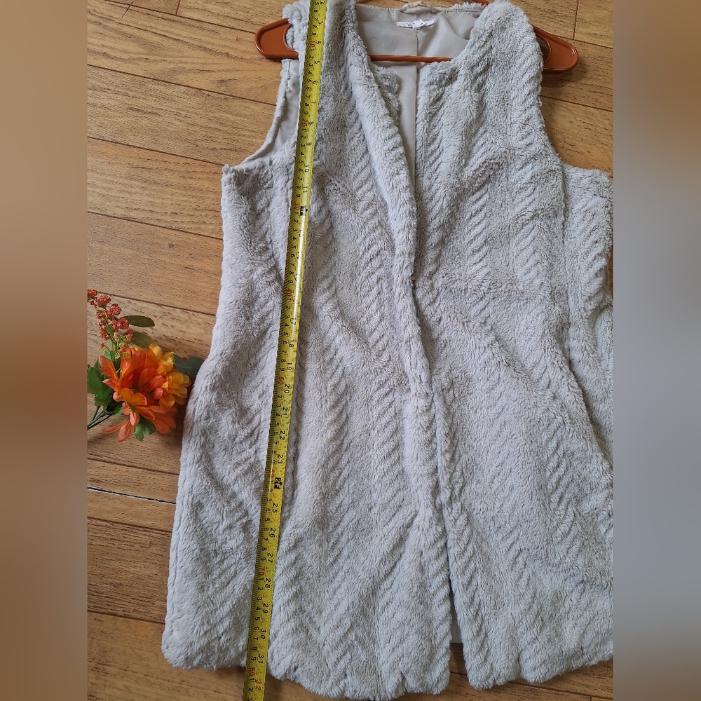 MAURICES Women's Beige Faux Fur Sweater Vest Size M - Picture 6 of 8